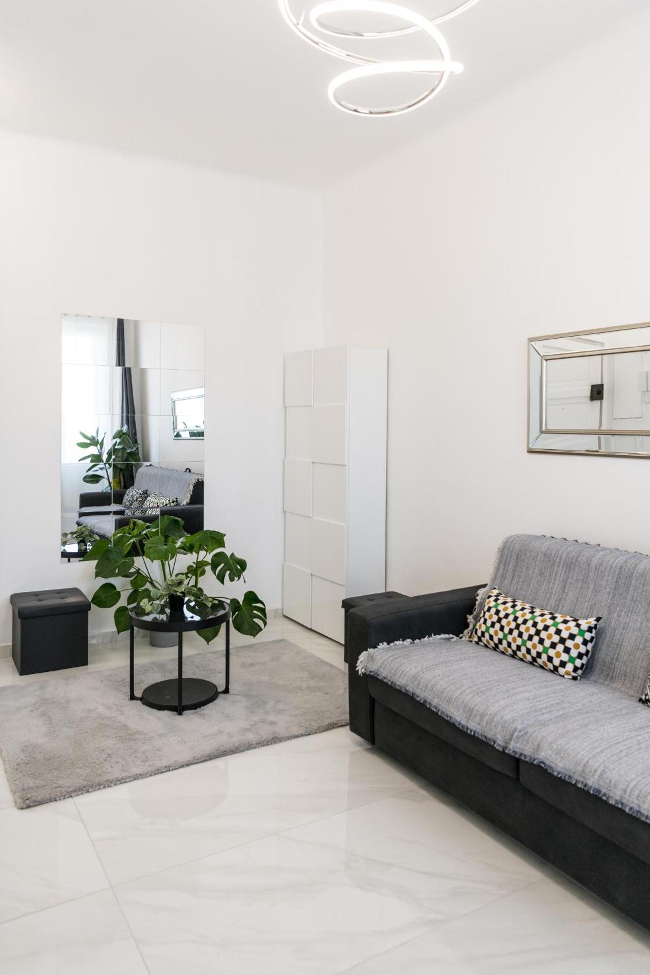 Apartment Stylish Modern Near Train Station Nice