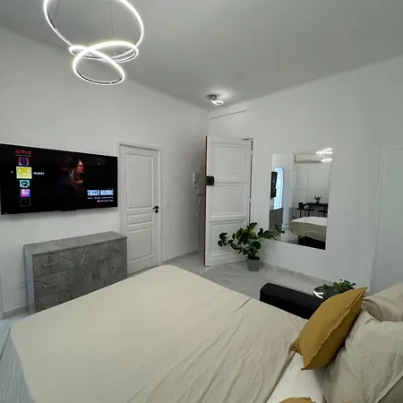 Stylish Modern Studio Near Train Station Nice Exterior photo