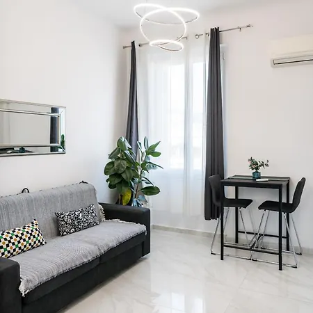 Stylish Modern Studio Near Train Station Nice Exterior photo