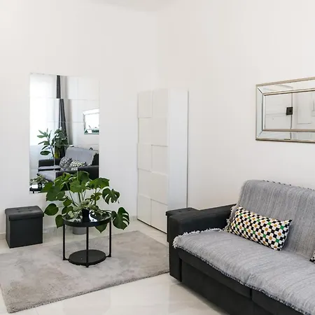 Stylish Modern Studio Near Train Station Nice Exterior photo