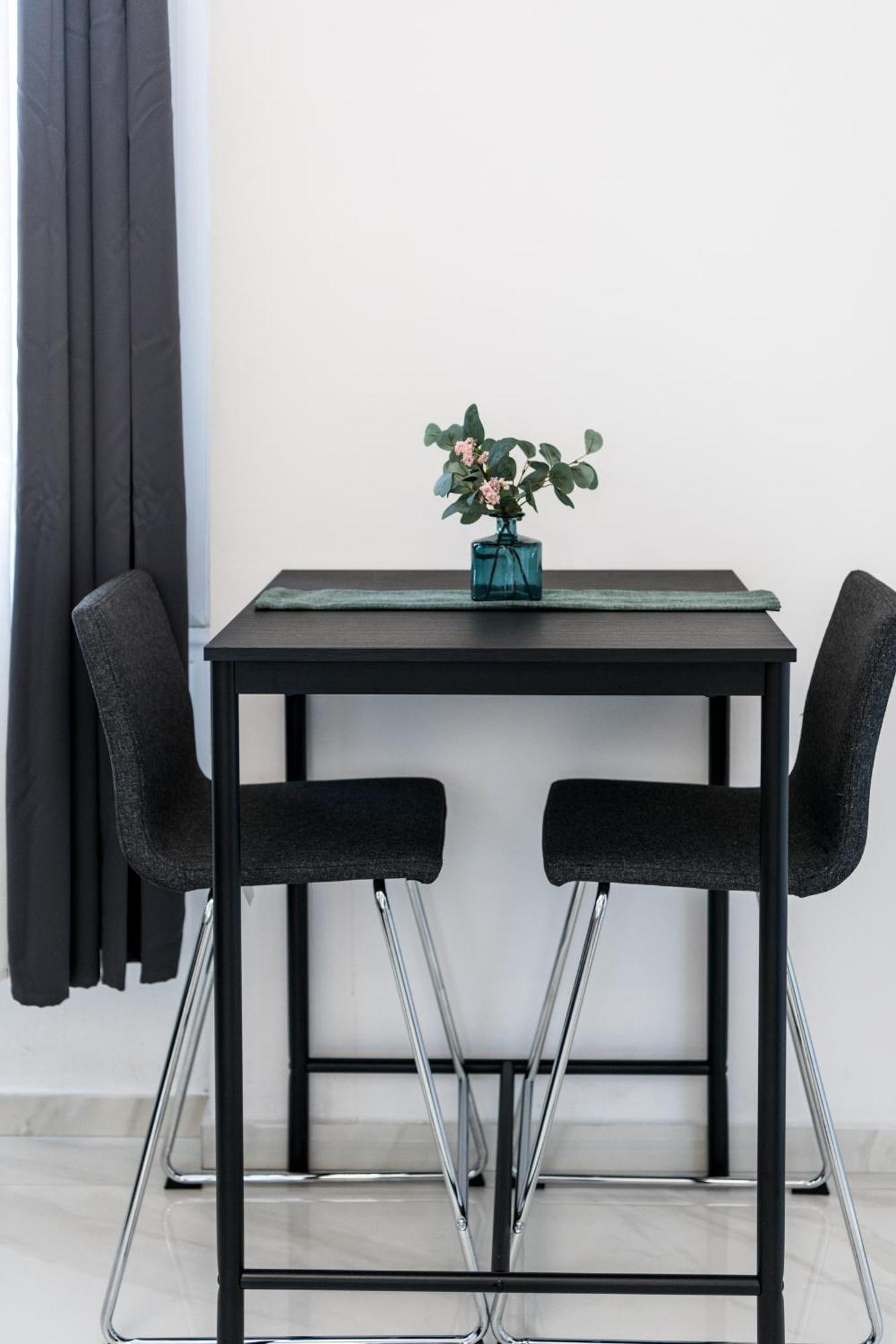 Stylish Modern Near Train Station Appartement